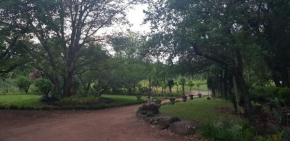 A Farm Stay - Casablanca's Private Cottage,no loadshedding!